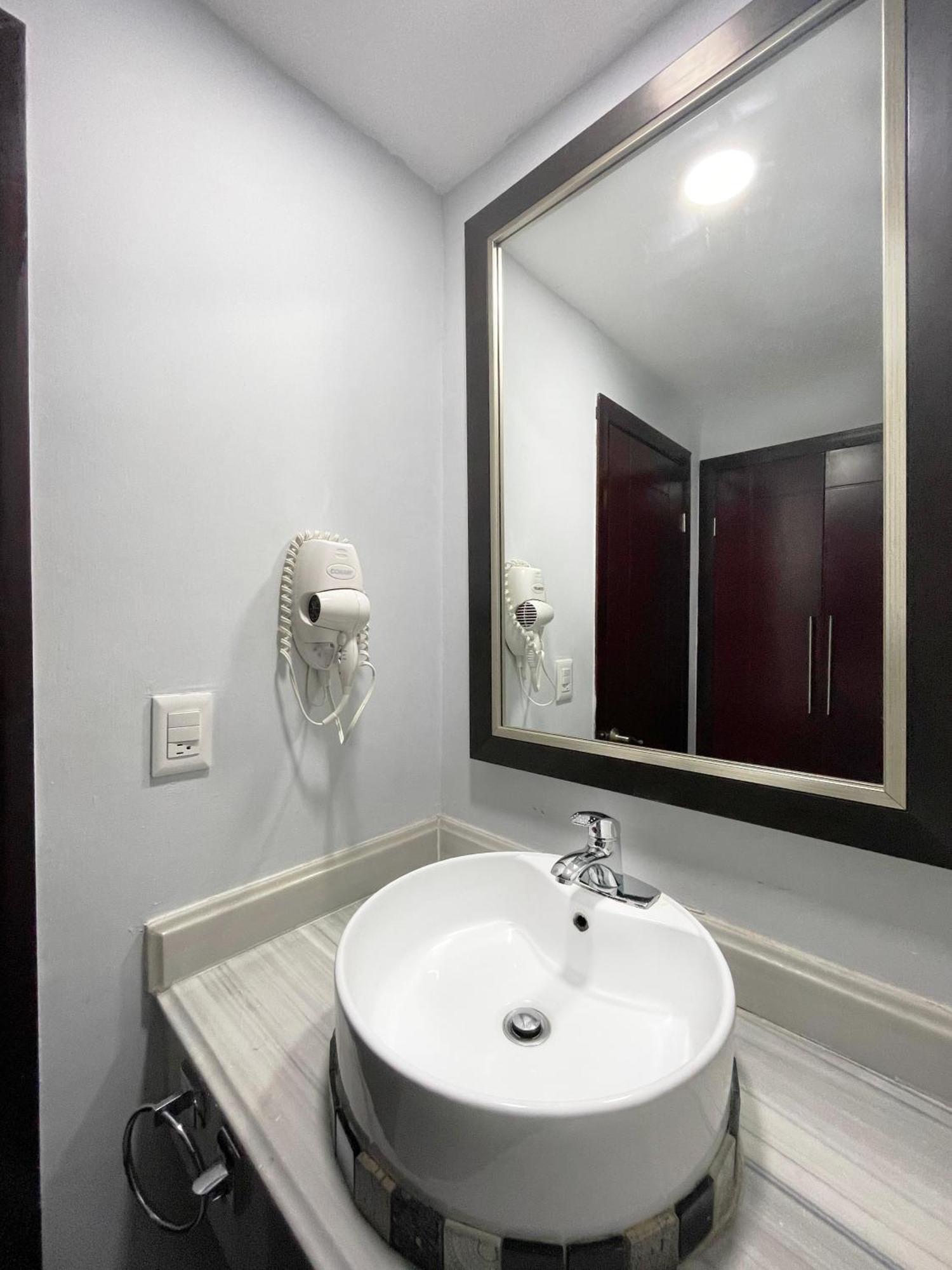 Landmark Suites By Balderrama Hotel Collection ロスモチス エクステリア 写真